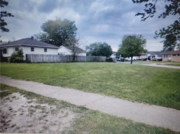 5736 Robert Dr, Brookpark, OH 44142