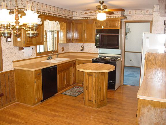 4th image of 7523 W 157th St