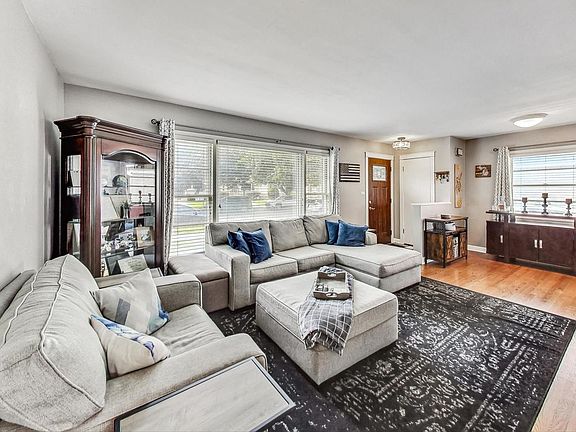 3rd image of 7529 N Oketo Ave
