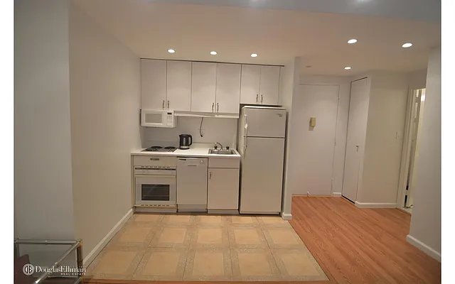 Rented by Douglas Elliman | media 29