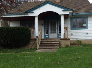 9428 Snow Rd, Parma, OH 44130