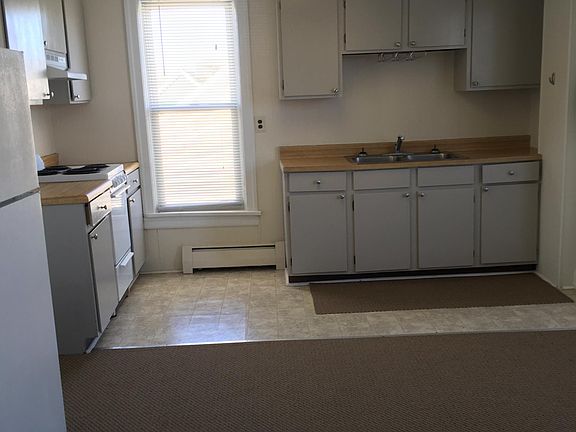 3rd image of 418 Atlantic Ave APT 4