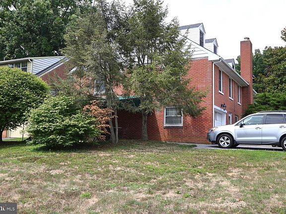 4th image of 118 E Charlotte St