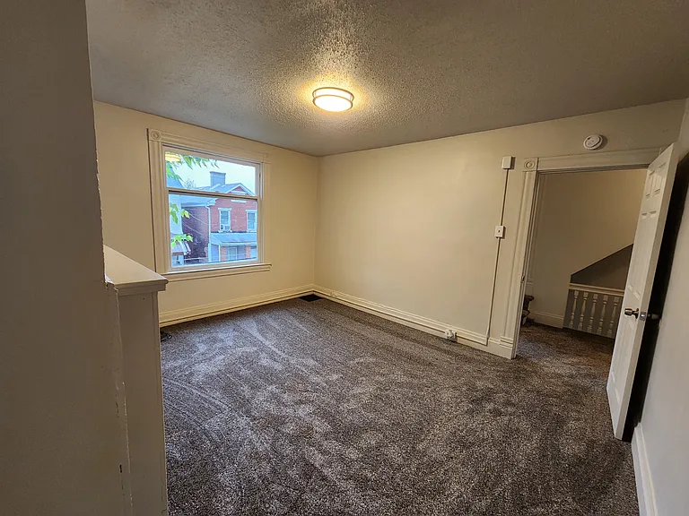 210 Radcliffe St — Photo 16