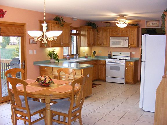 Kitchen w/ Table Space