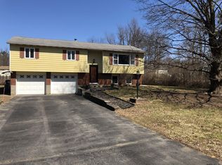 27 Cross St, Kinderhook, NY 12106