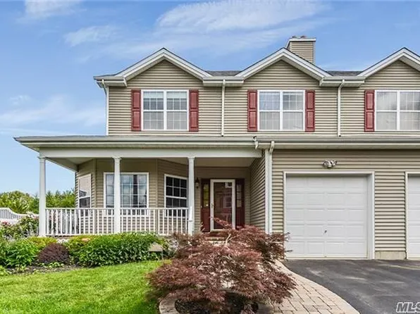 268 Rivendell Ct, Melville, NY 11747