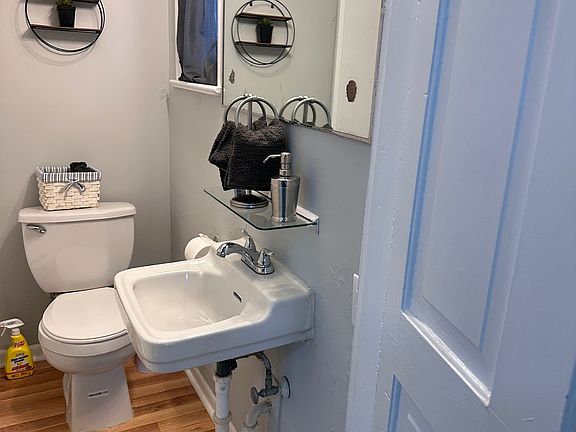 3rd image of 1914 Fairfax Ave APT 2