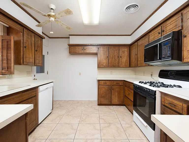2050 Bowie St — Photo 11