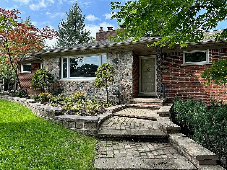 1700 Hamilton Dr