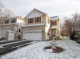36 Oak Tree Ln, Bloomfield, NJ 07003