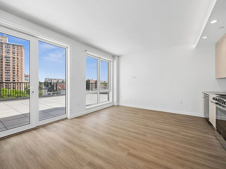 100 Sullivan Pl #601 — Photo 1
