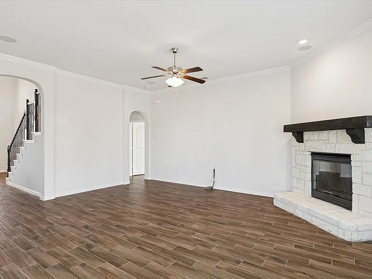 5805 Canyon Oaks Ln — Photo 2