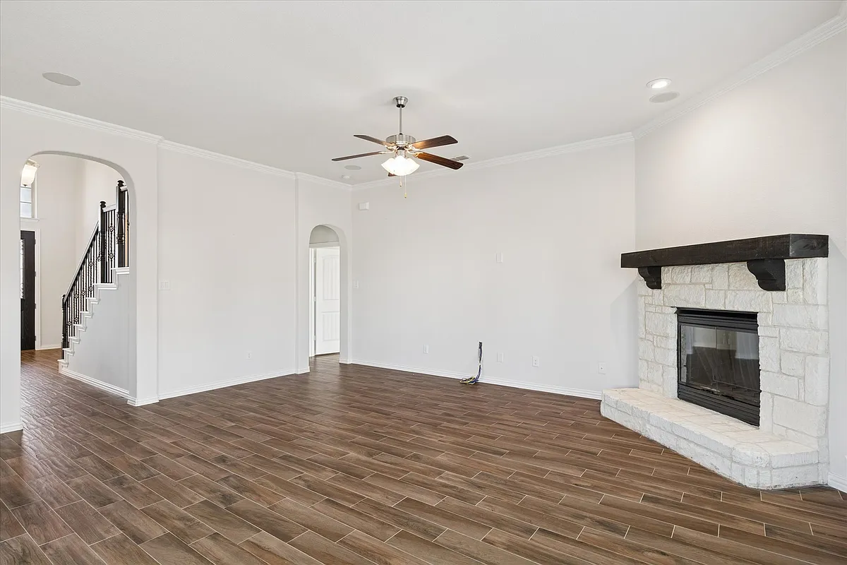 Building Photo - 5805 Canyon Oaks Ln