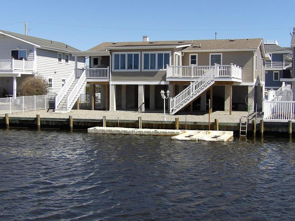 1st image of 1857 Ensign Ct