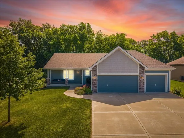 1309 Regency Dr, Kearney, MO 64060