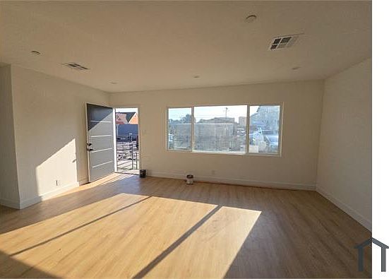 3rd image of 1547 W 82nd St #1547
