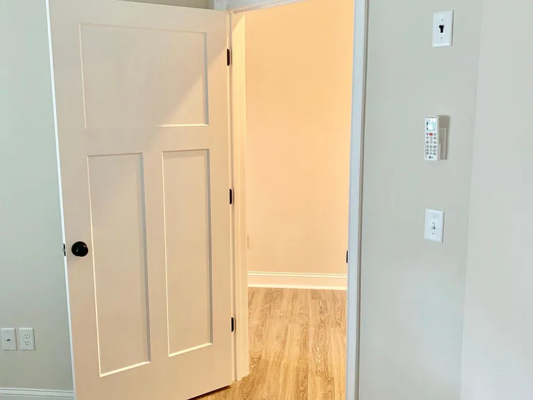 180 Ashworth Ave #104 — Photo 1
