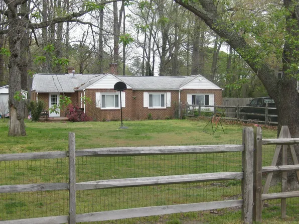 112 Oak St, Yorktown, VA 23693