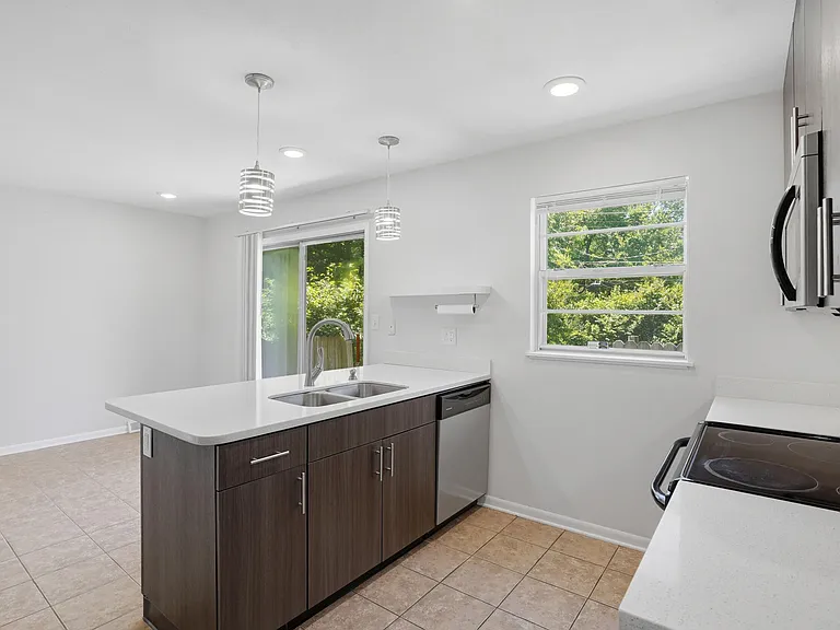 405 Brewer Dr #B — Photo 13