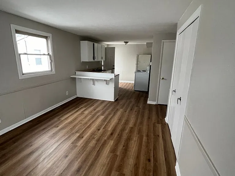 2408 N Hollywood Ave — Photo 2