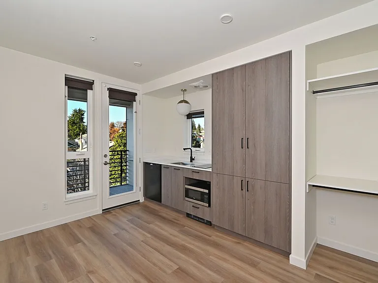 Greta Apartments | Private Kitchen Studio near UW — Photo 43