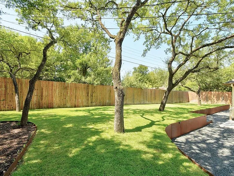 1006 Lipan Trl — Photo 32