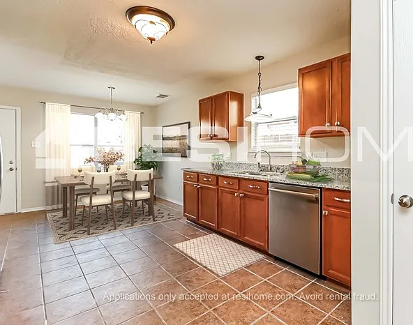 17203 Hawks Landing Dr — Photo 3