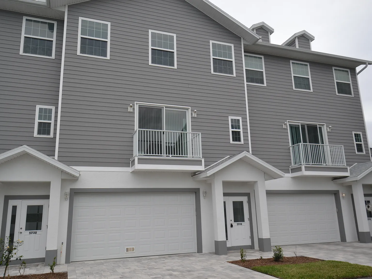 Brand New 3 Bedroom Townhome — Photo 1