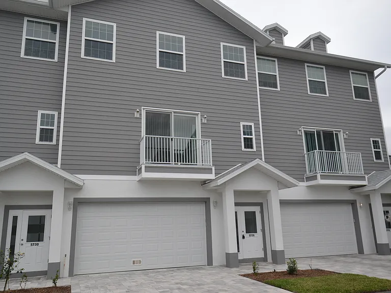 5728 Biscayne Ct — Photo 1