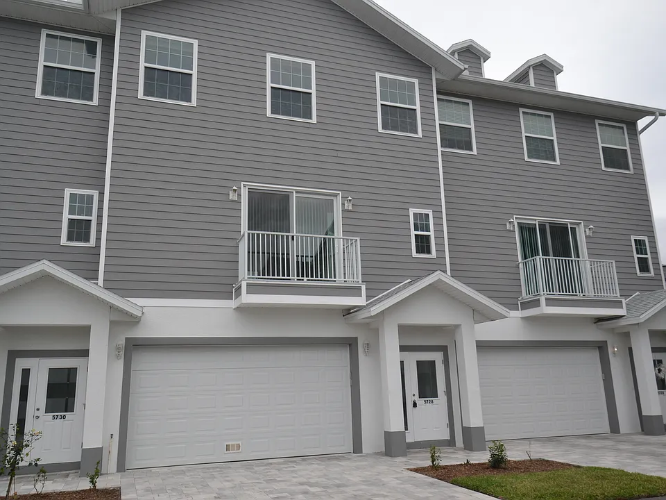 5728 Biscayne Ct