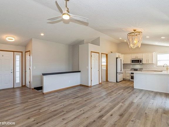 5th image of 215 Washington Ave