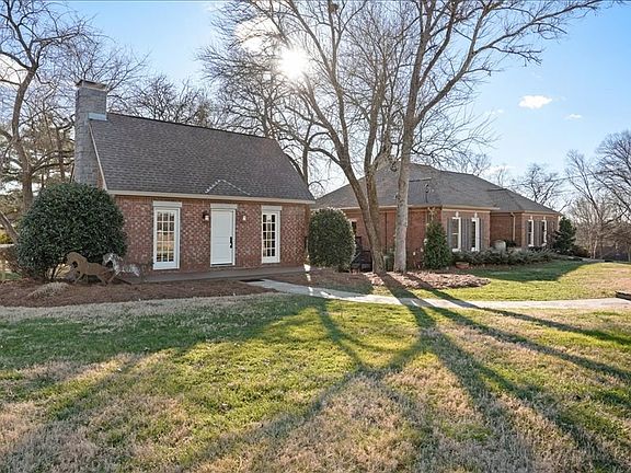 3rd image of 509 Jones Ln