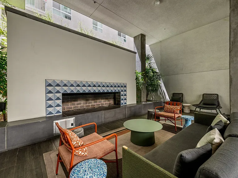Courtyard Lounge at G12 Apartments in Los Angeles, CA 90015