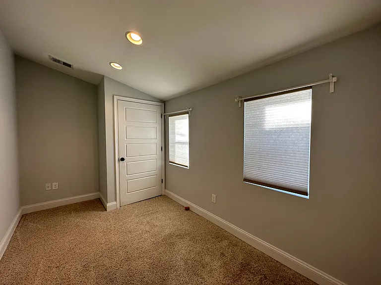 305 S Ann St — Photo 13