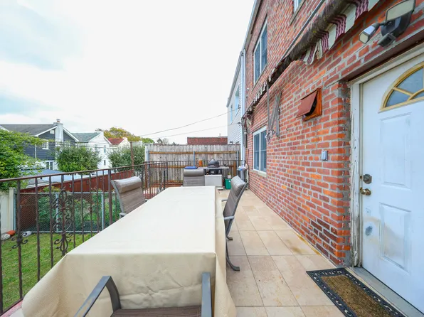 1711 Gerritsen Avenue image 32 of 41