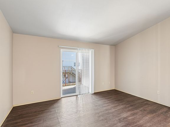 Parkside Apartments - Empty Room Parkside Apartments - Empty Room