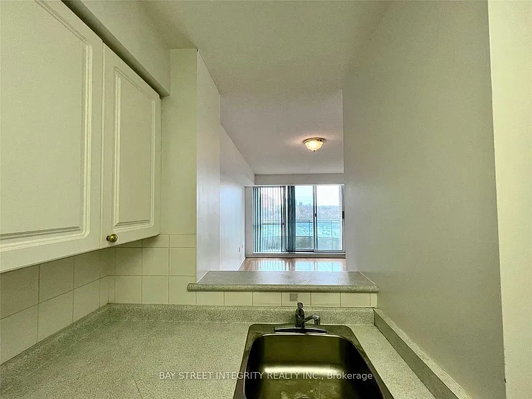 8 Pemberton Ave #709 — Photo 11