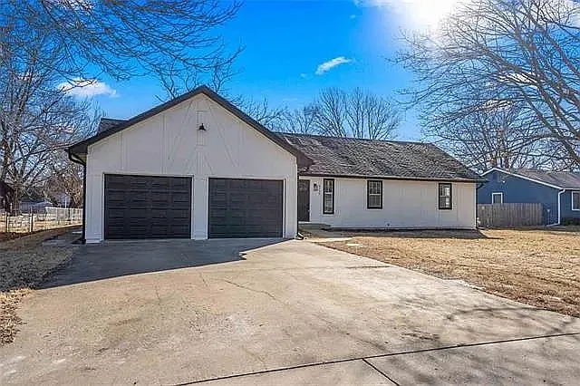 8539 Stearns Rd — Photo 2