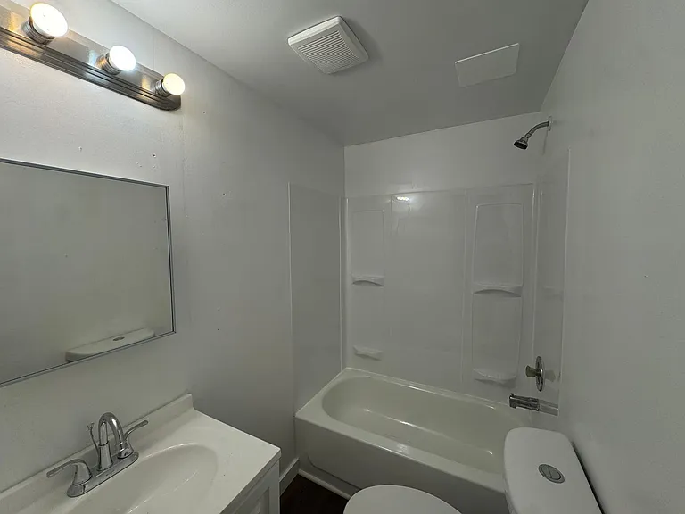 2918 Clermont Ave — Photo 11
