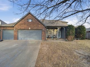 505 N Vine St, Jenks, OK 74037