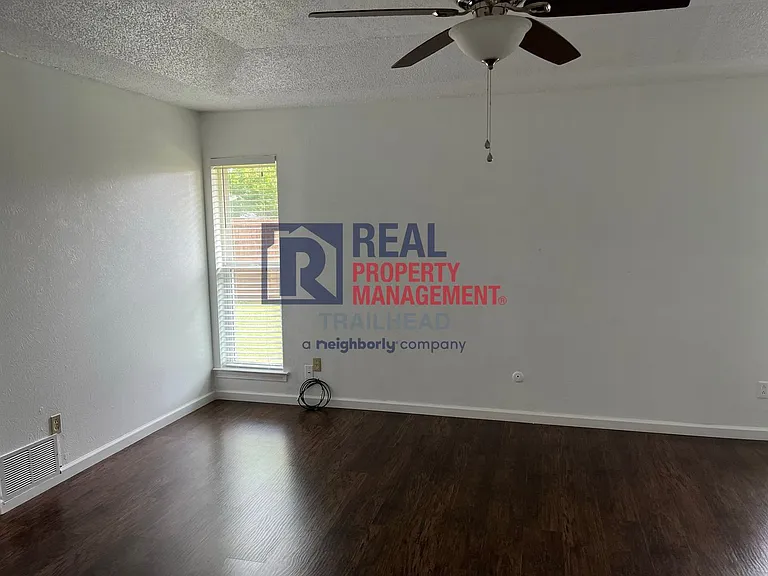 6402 Espana Dr — Photo 11