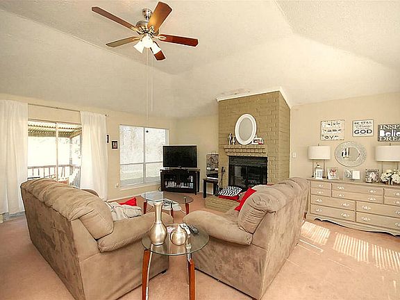 4th image of 602 W Castle Harbour Dr