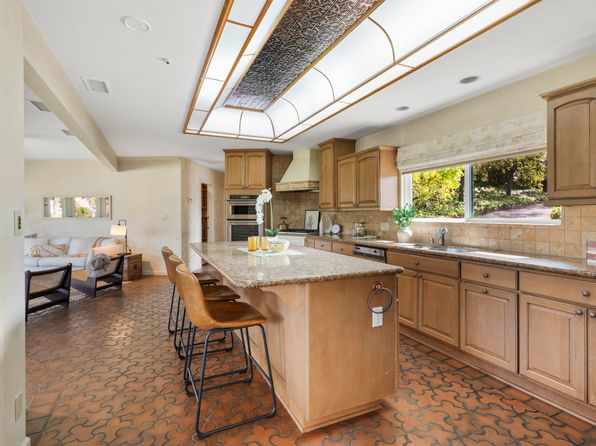 230 Avocado Pl, Camarillo, CA 93010