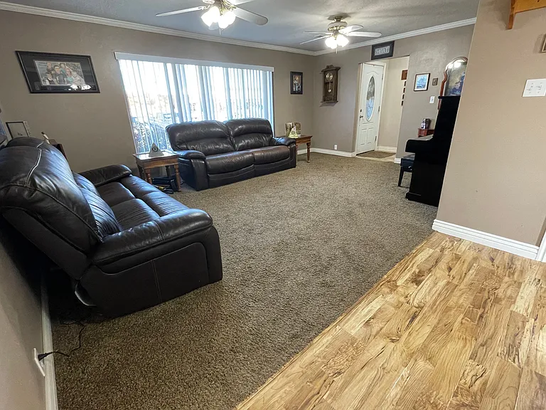 225 W Ctr — Photo 10