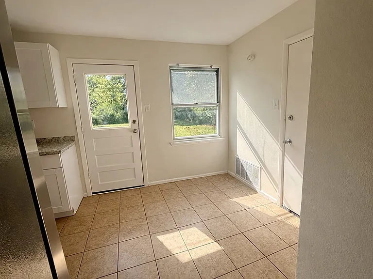 1817 N Nursery Rd — Photo 5