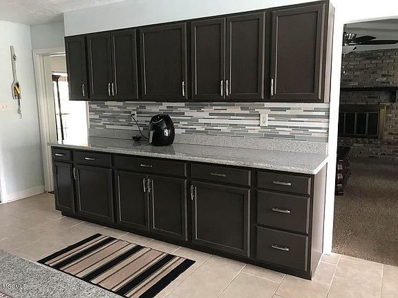 3rd image of 741 Parkwood Dr