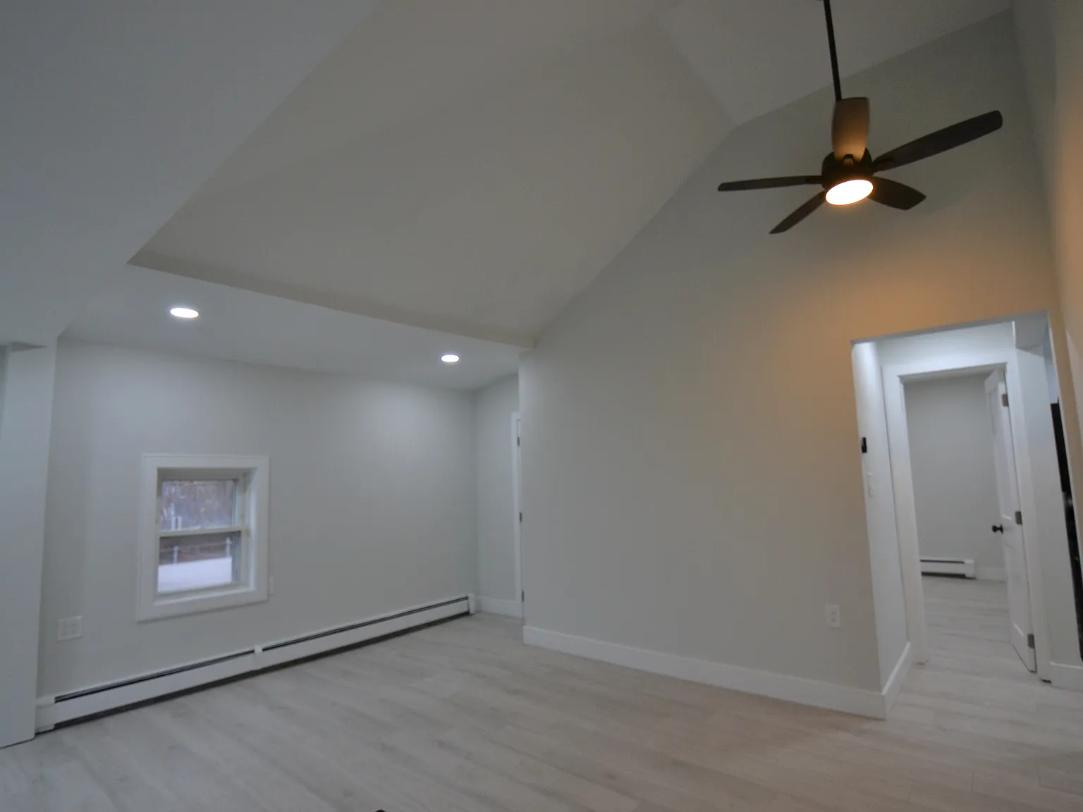 2 bed, 836 sqft, $3,100 — Photo 2