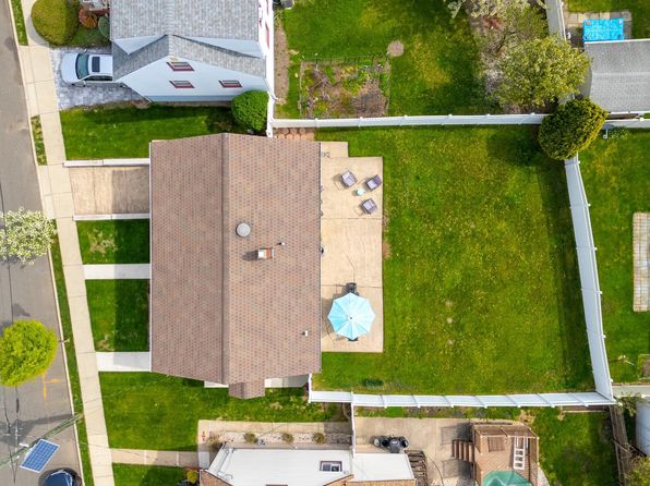 1026 Gillis Pl, Secaucus, NJ 07094