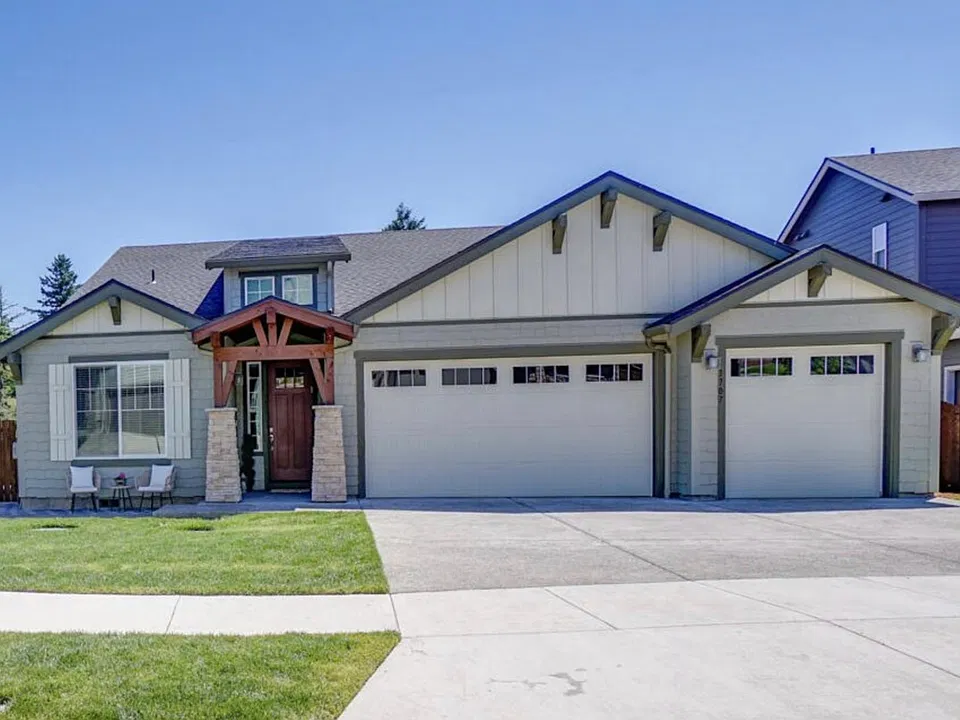 1707 NW Hancock Dr